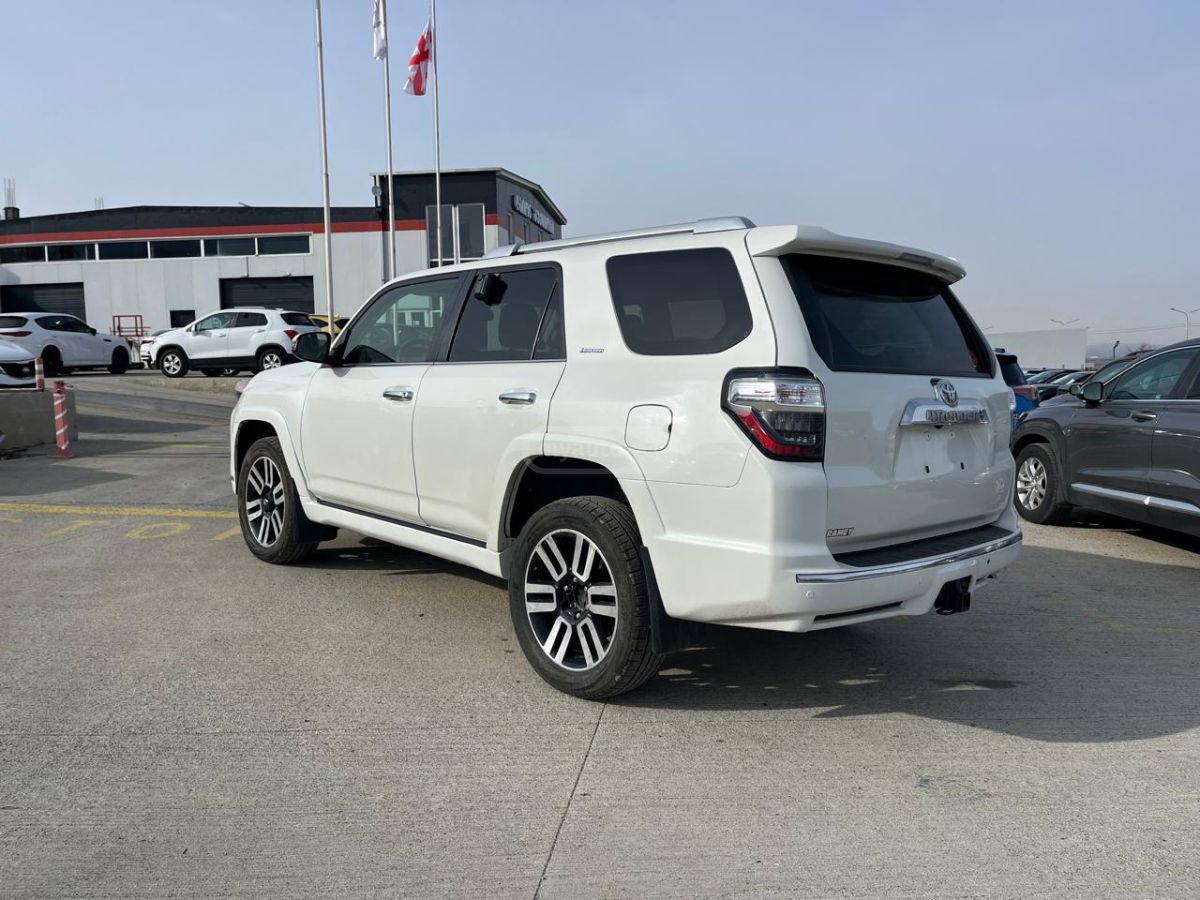 Toyota 4 Runner 2023 — photo 2