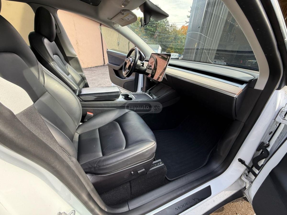 Tesla Model Y 2022 — photo 2