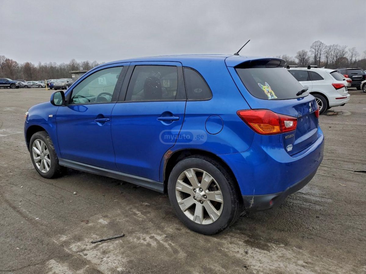 Mitsubishi Outlander 2015 — photo 2
