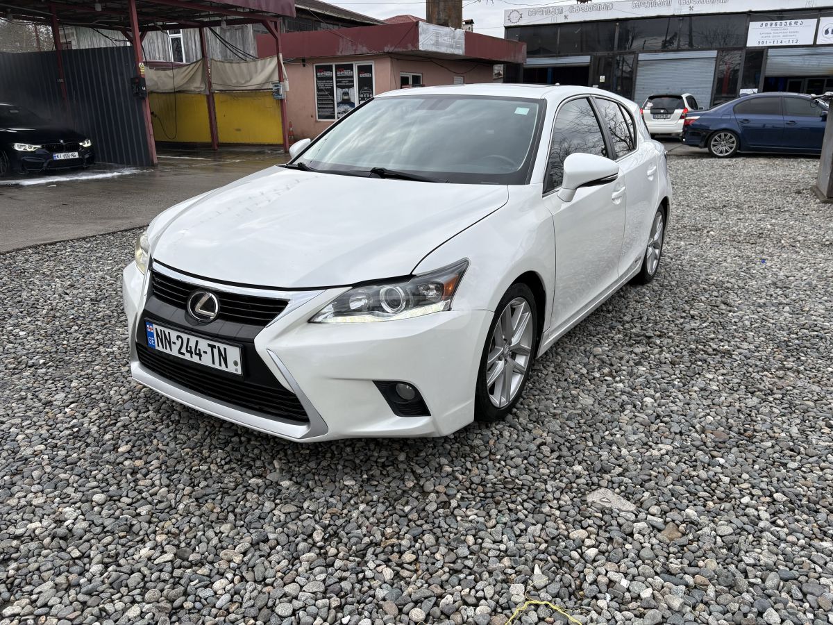 Lexus CT 200 h