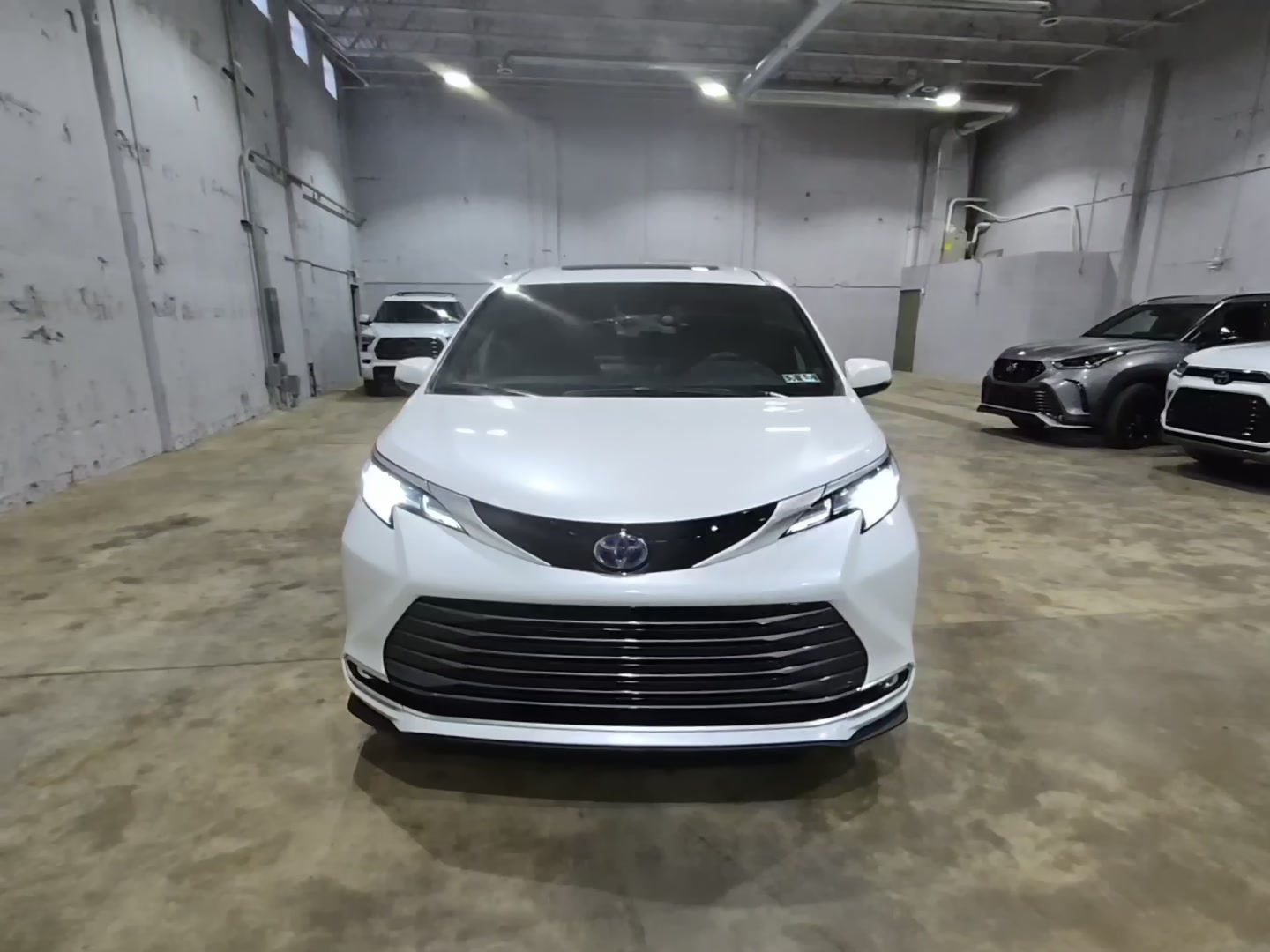 Toyota Sienna 2025 — photo 2