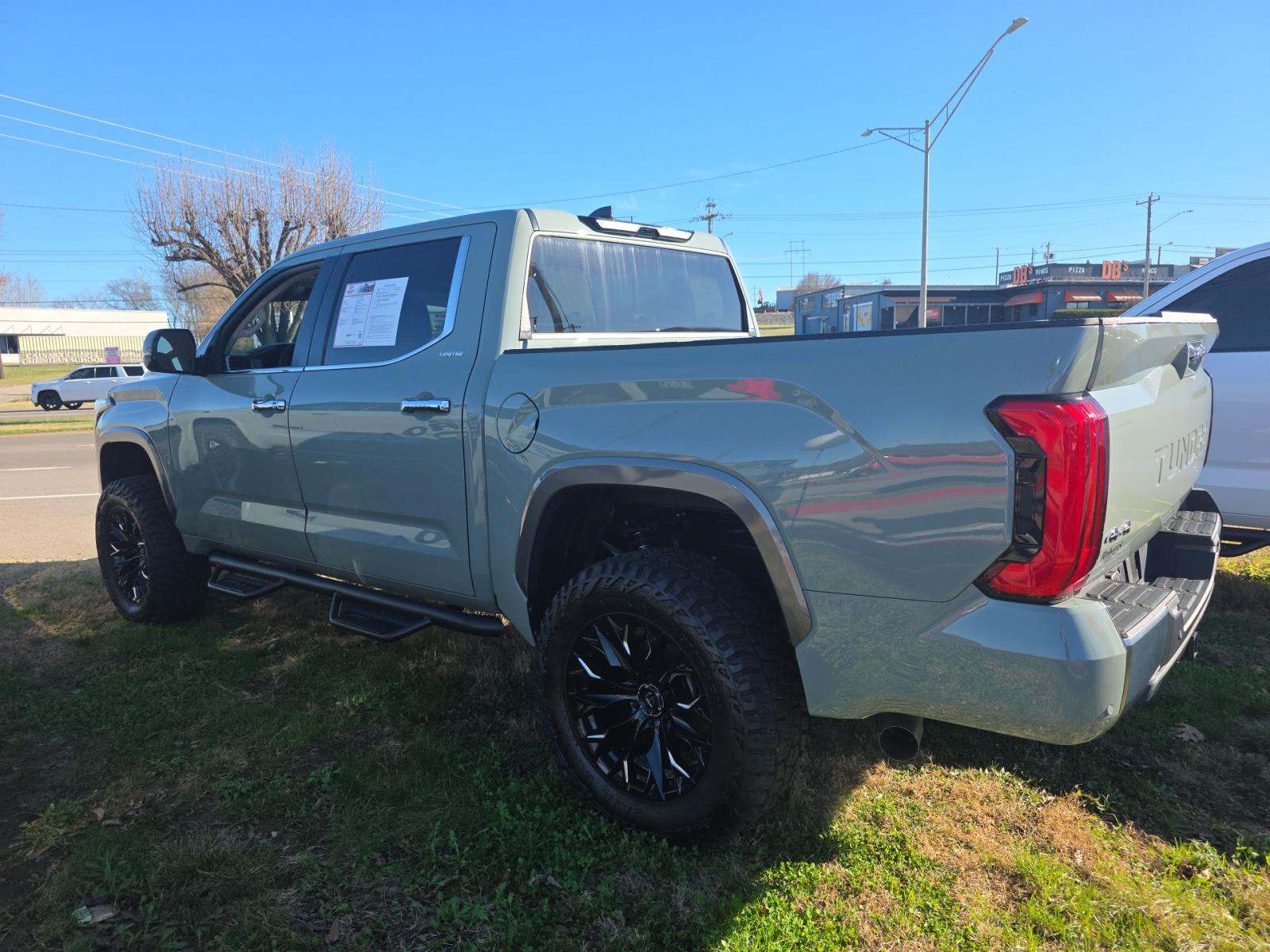 Toyota Tundra 2024 — photo 2