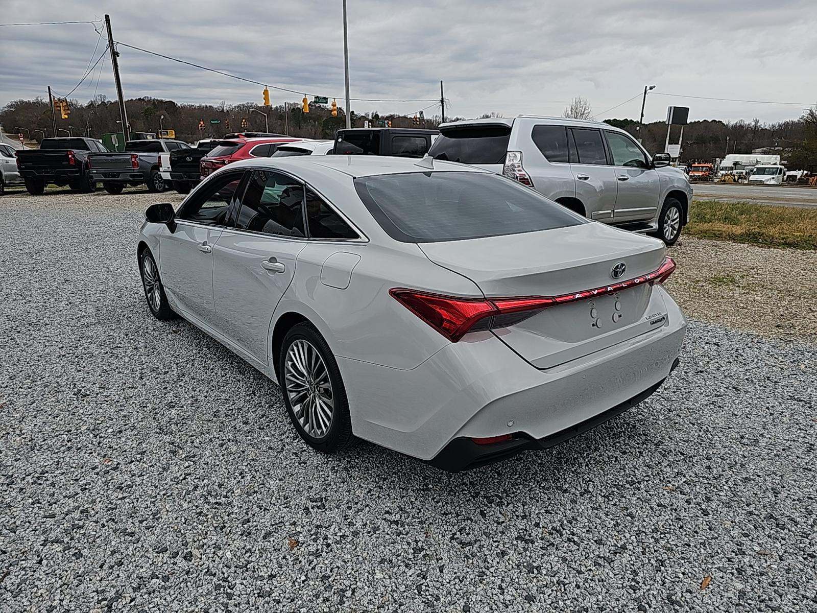 Toyota Avalon 2022 — photo 2