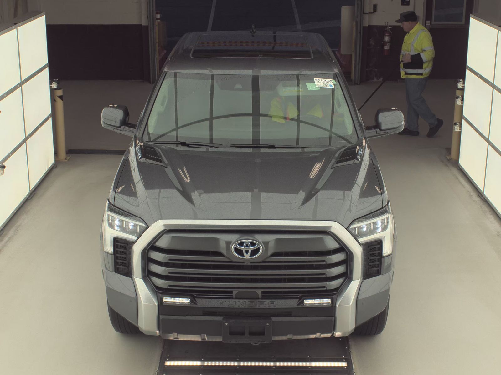 Toyota Tundra 2024 — photo 2