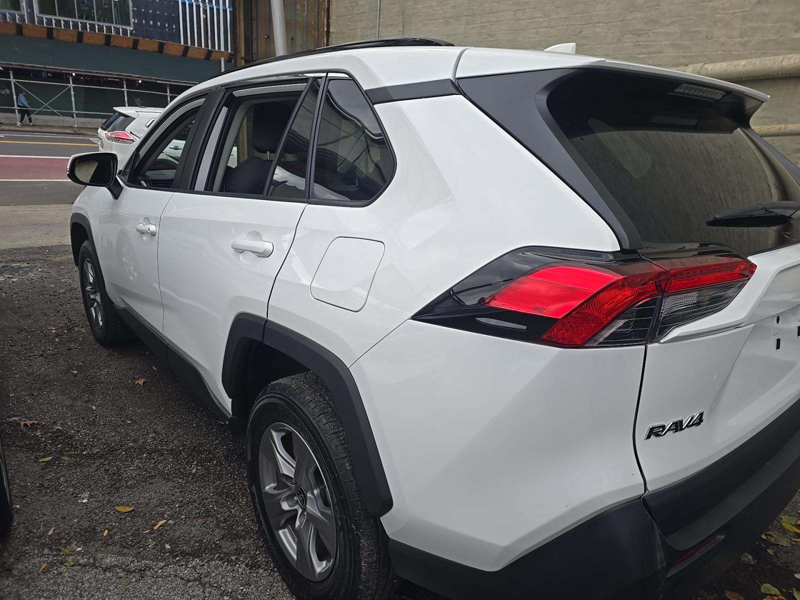 Toyota RAV 4 2024 — photo 2