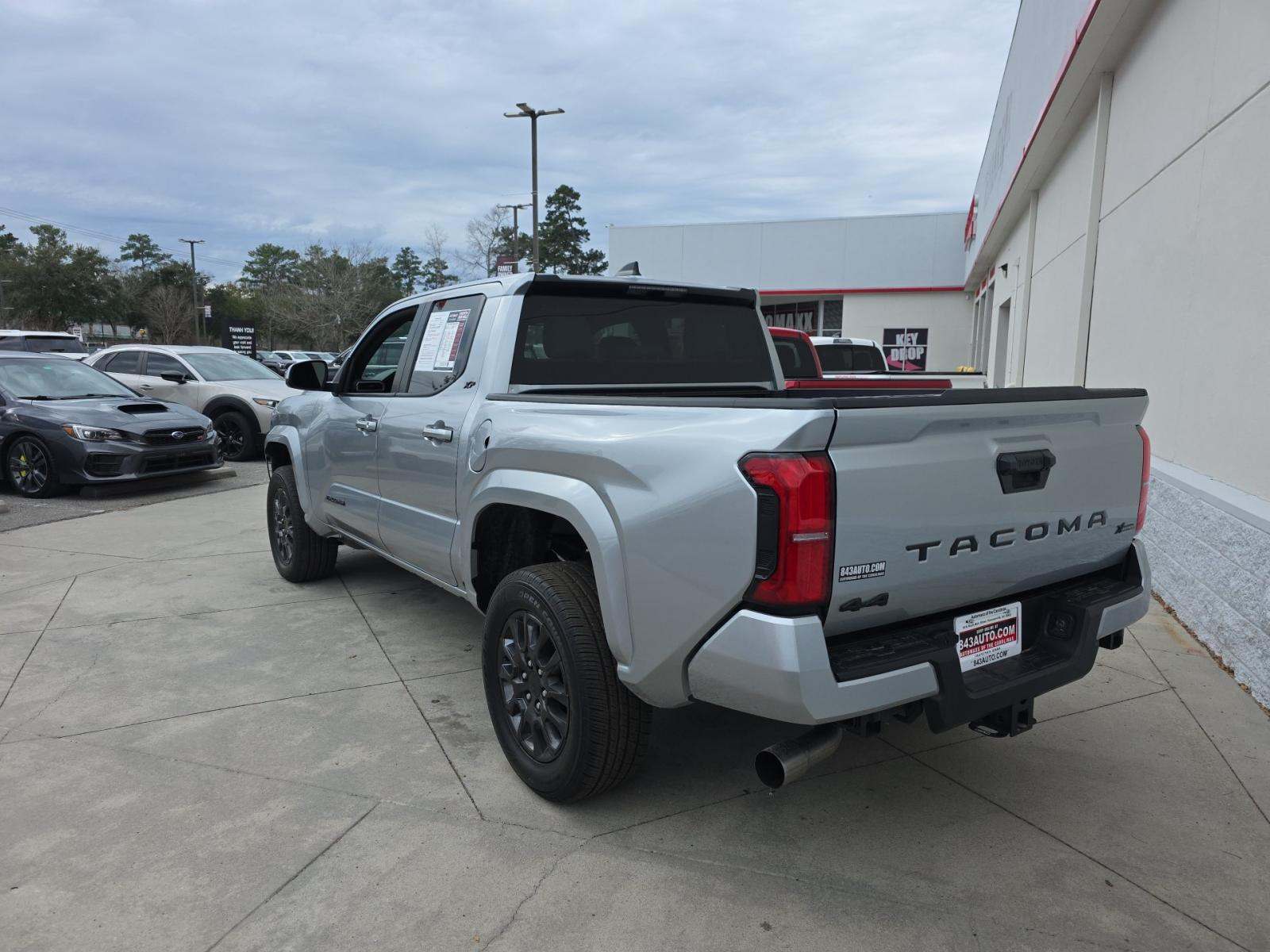 Toyota Tacoma 2024 — photo 2