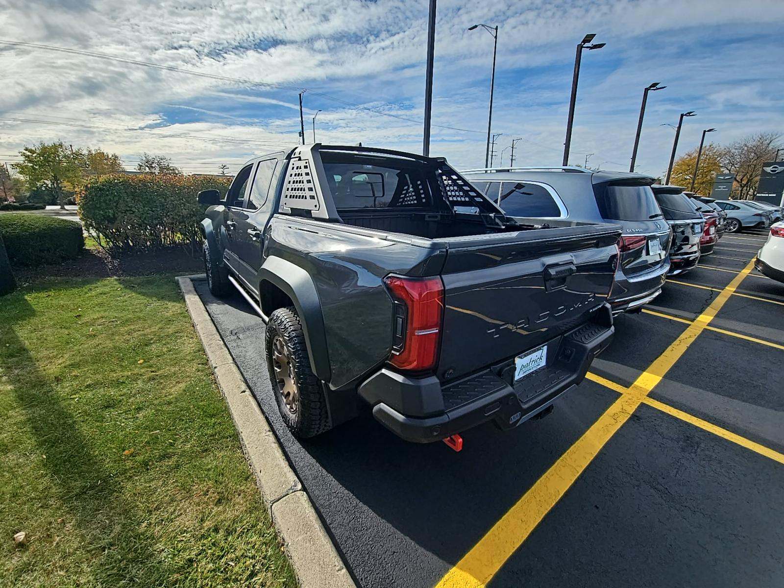 Toyota Tacoma 2024 — photo 2