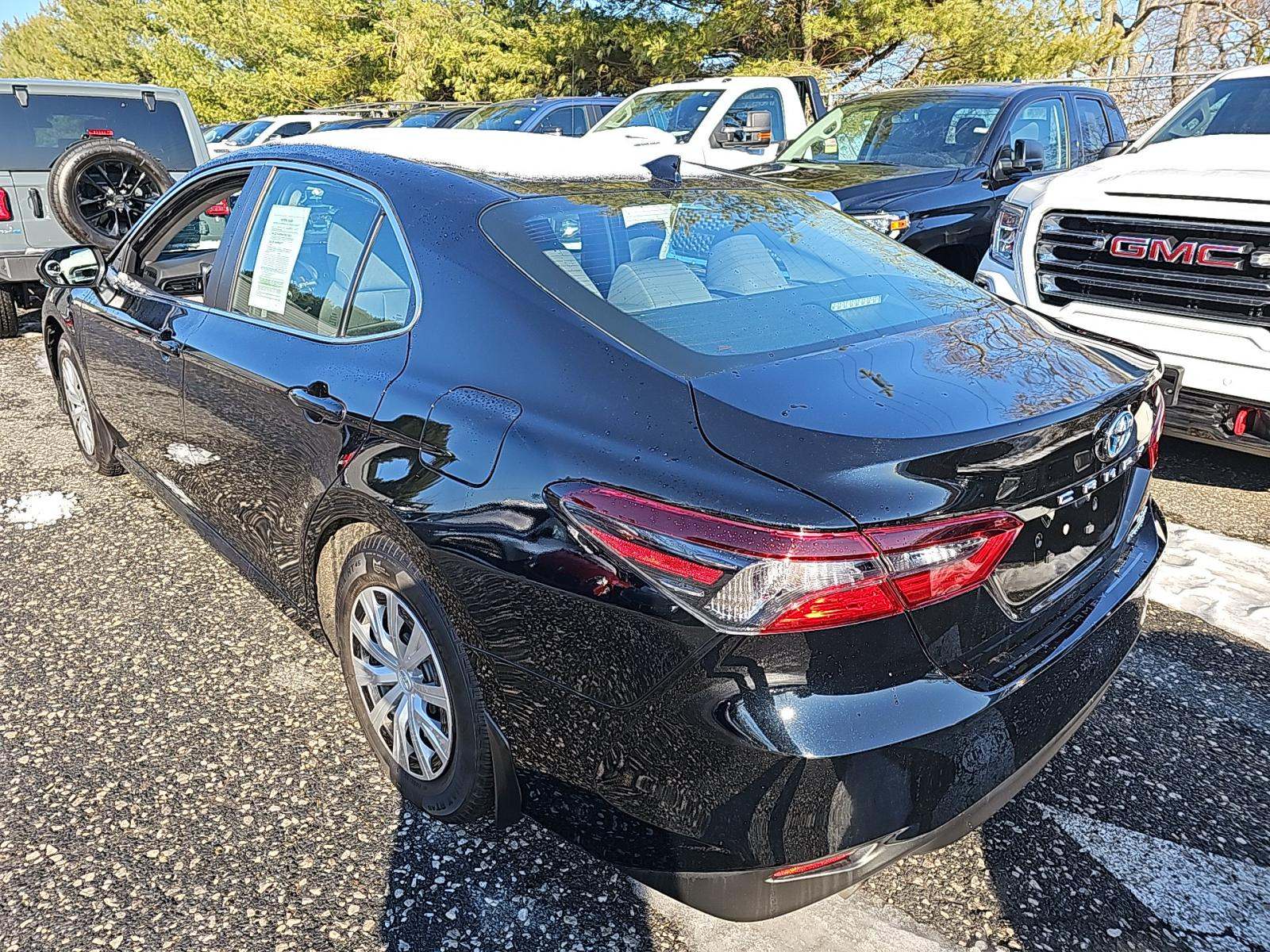 Toyota Camry 2024 — photo 2