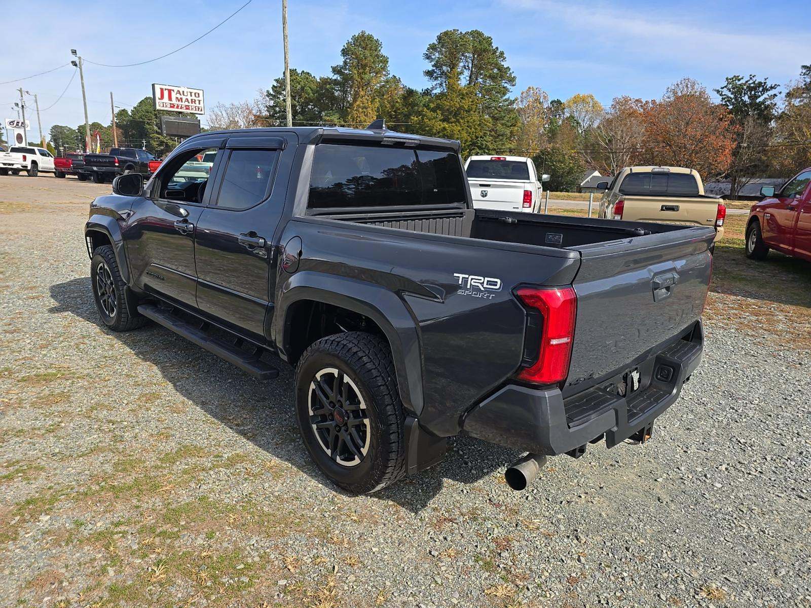Toyota Tacoma 2024 — photo 2