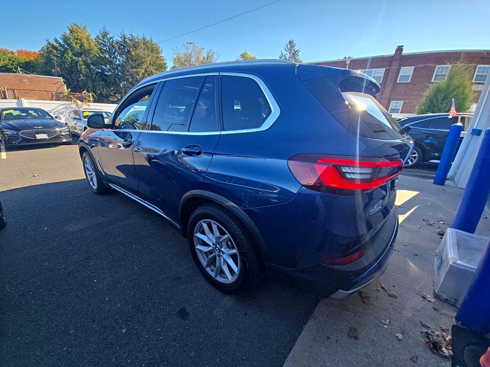 BMW X5 2022 — photo 2