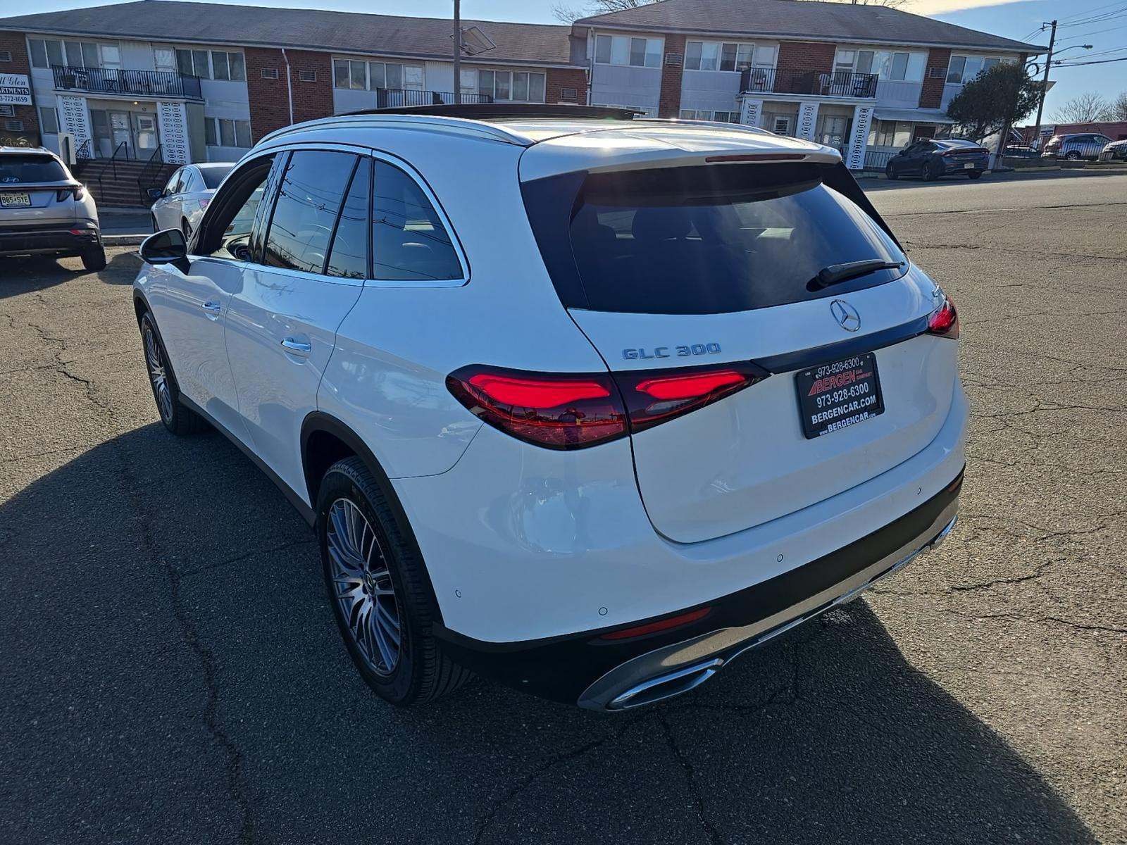 Mercedes-Benz GLC 300 2024 — photo 2
