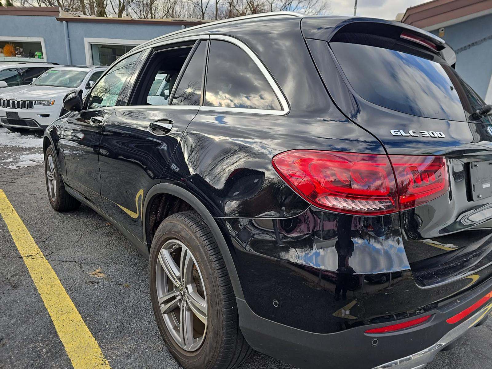 Mercedes-Benz GLC 300 2022 — photo 2