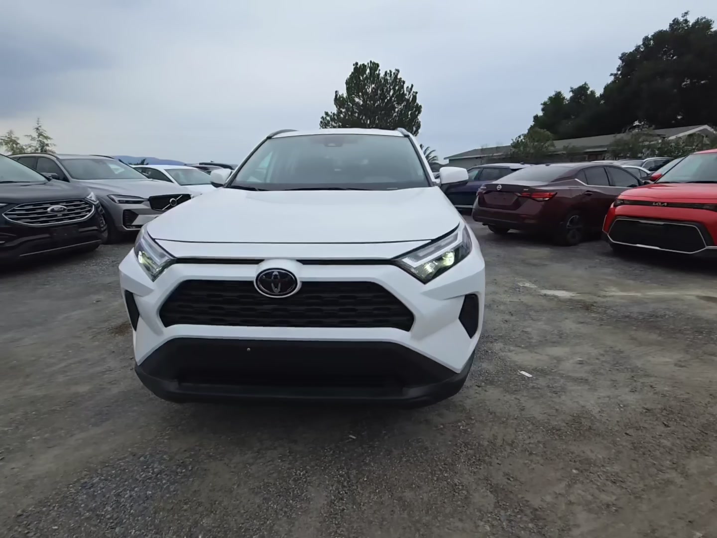 Toyota RAV 4 2025 — photo 2
