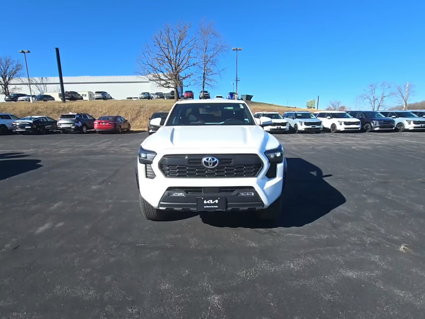 Toyota Tacoma 2024 — photo 2