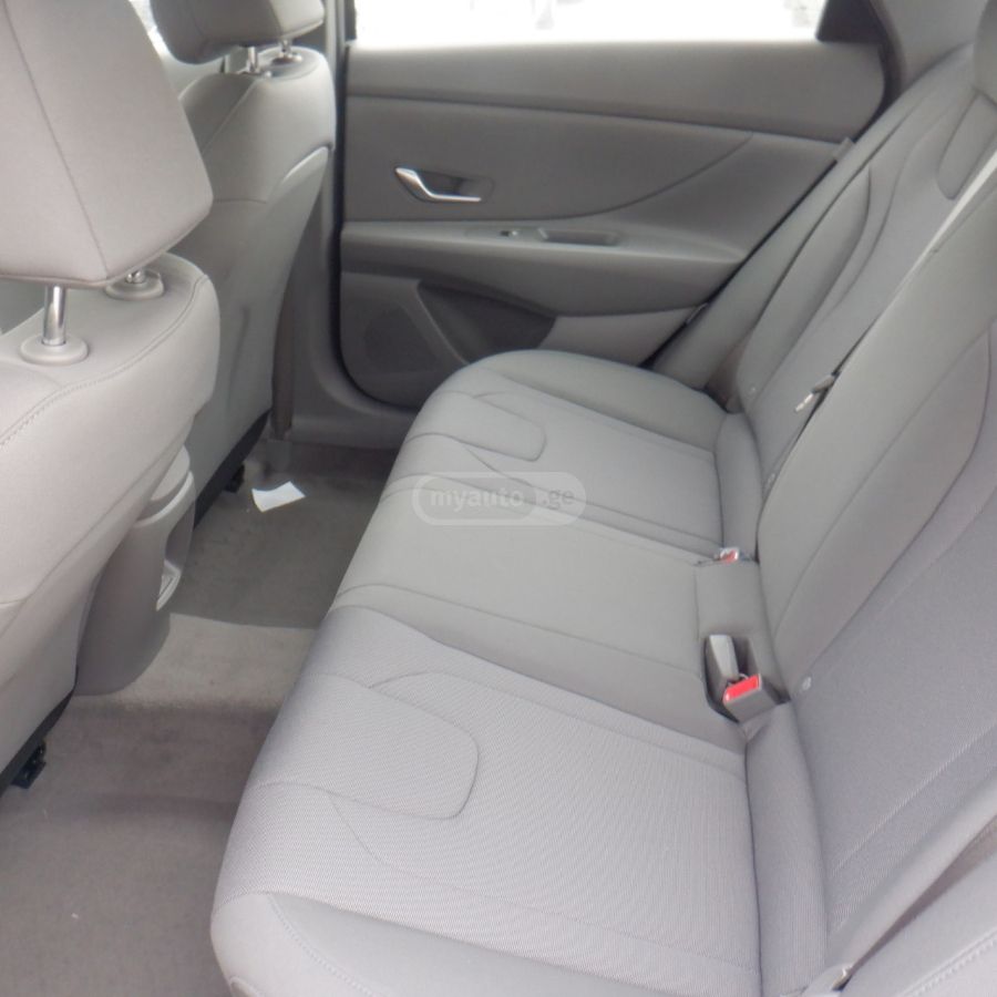 Hyundai Elantra 2025 — photo 2