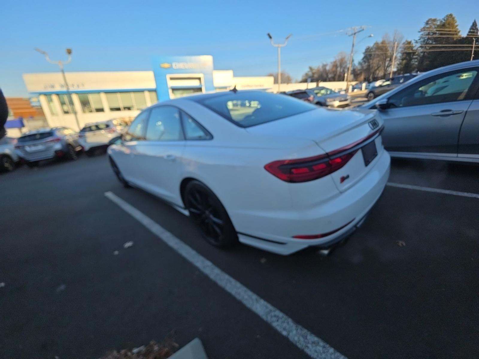 Audi S8 2022 — photo 2