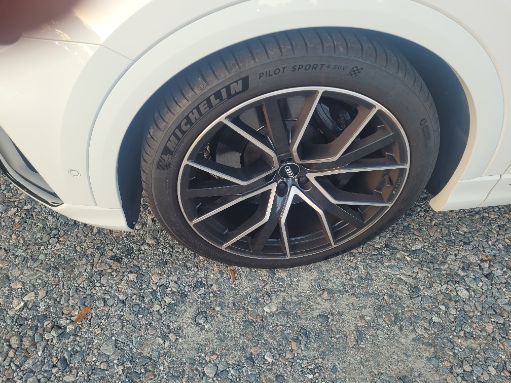 Audi SQ8 2020 — photo 2