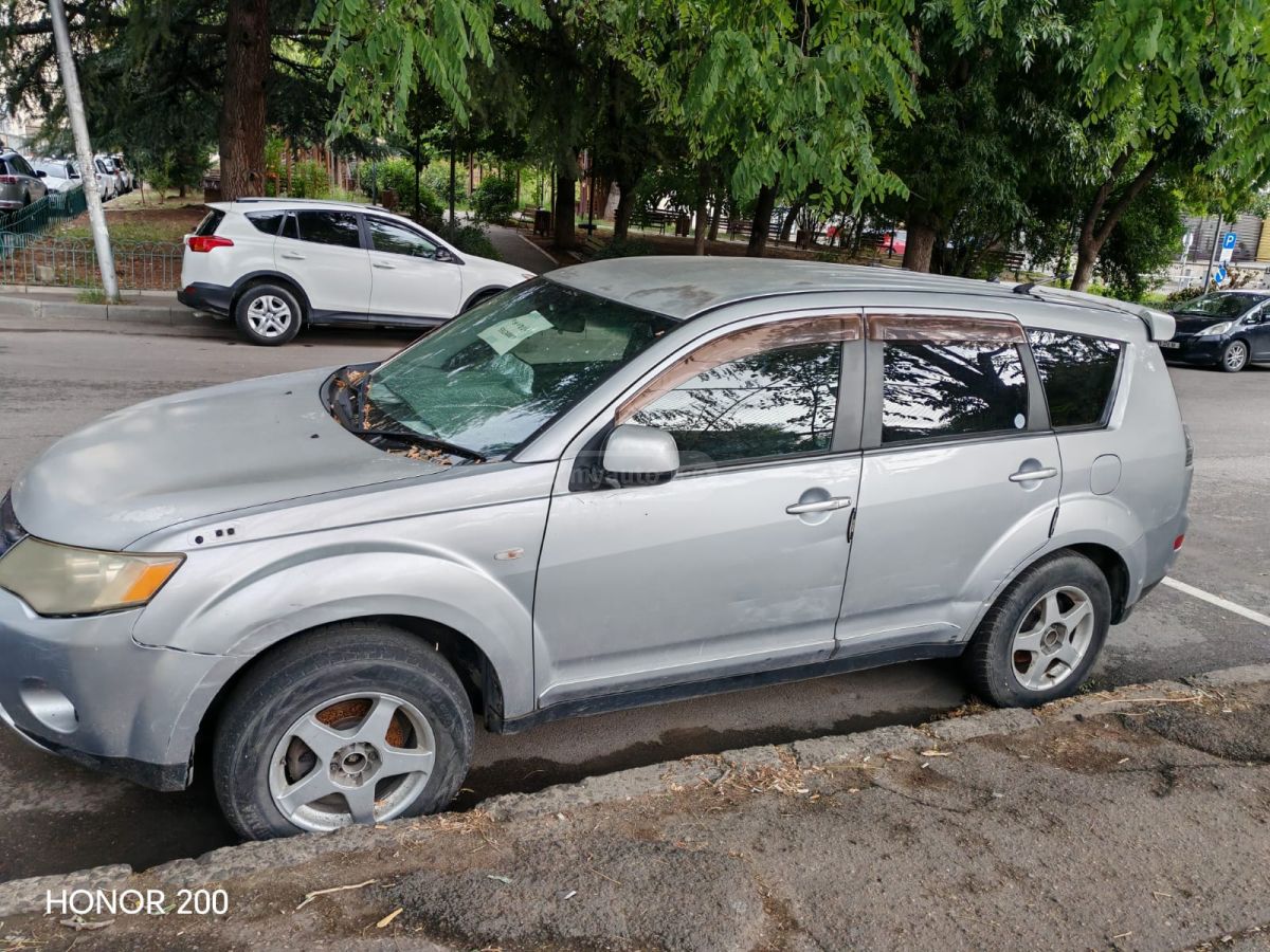 Mitsubishi Outlander 2005 — photo 2