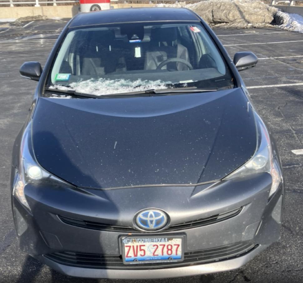 Toyota Prius 2017 — photo 2