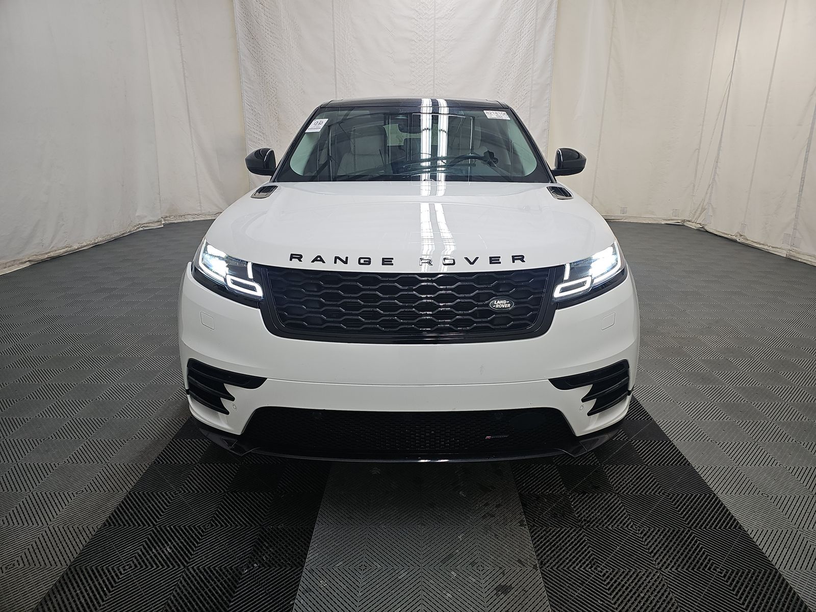 Land Rover Range Rover  Velar 2023 — photo 2