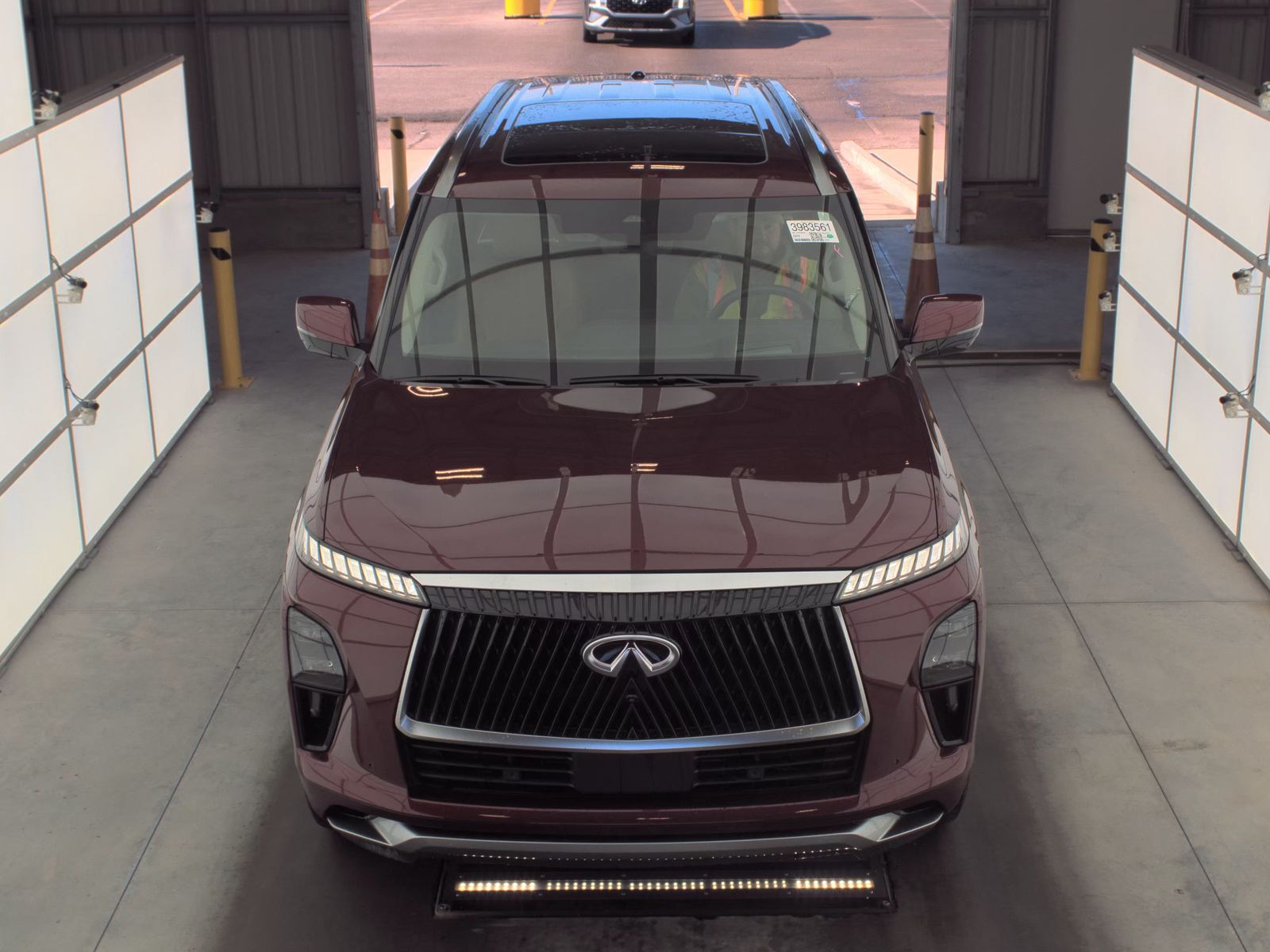 Infiniti QX 80 2025 — photo 2