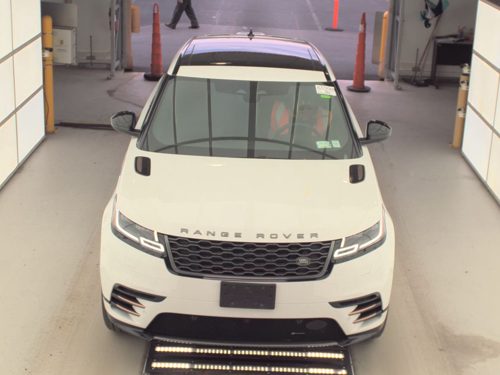 Land Rover Range Rover  Velar 2023 — photo 2
