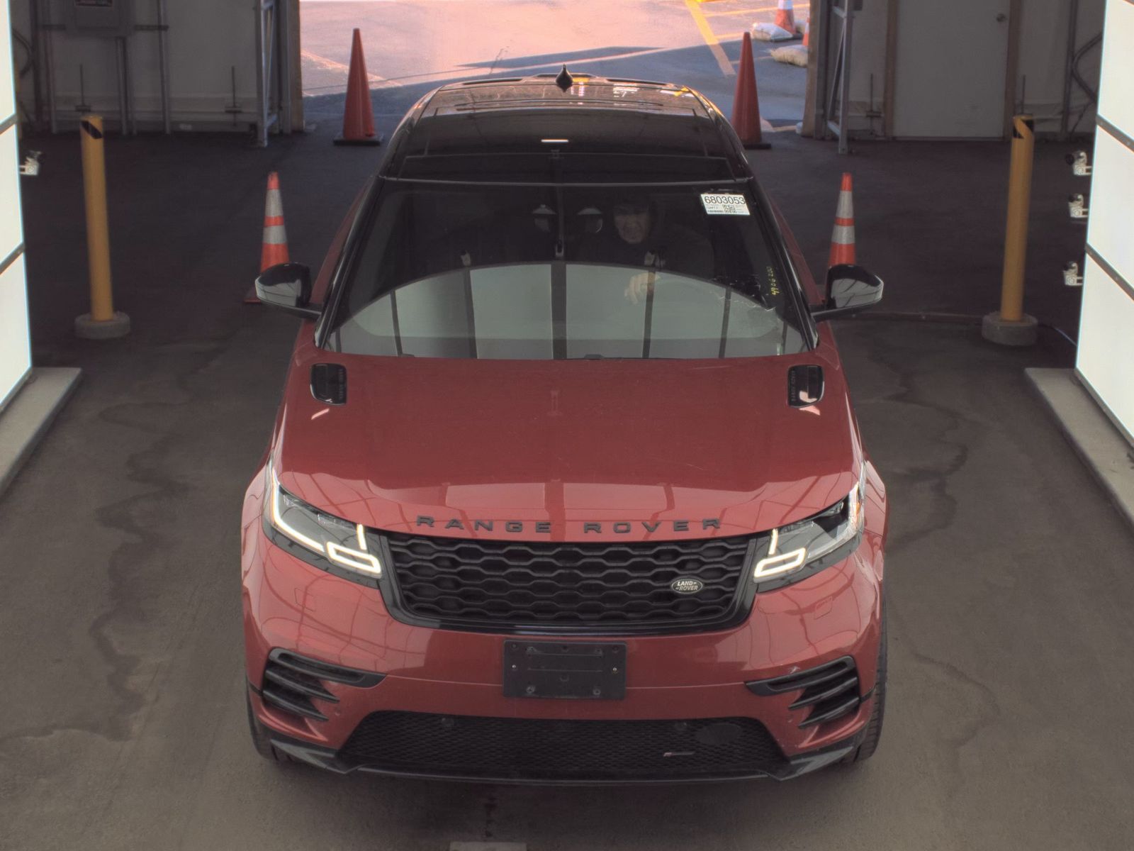 Land Rover Range Rover  Velar 2023 — photo 2