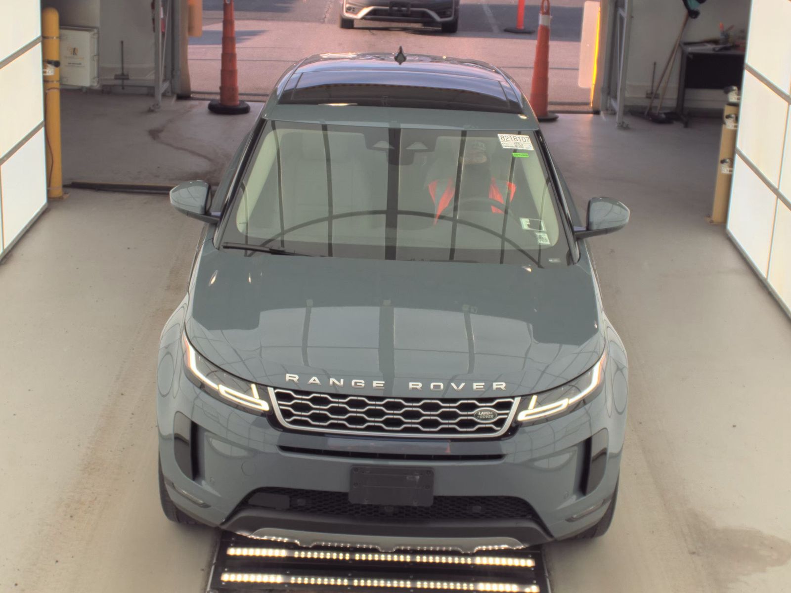 Land Rover Range Rover Evoque 2023 — photo 2