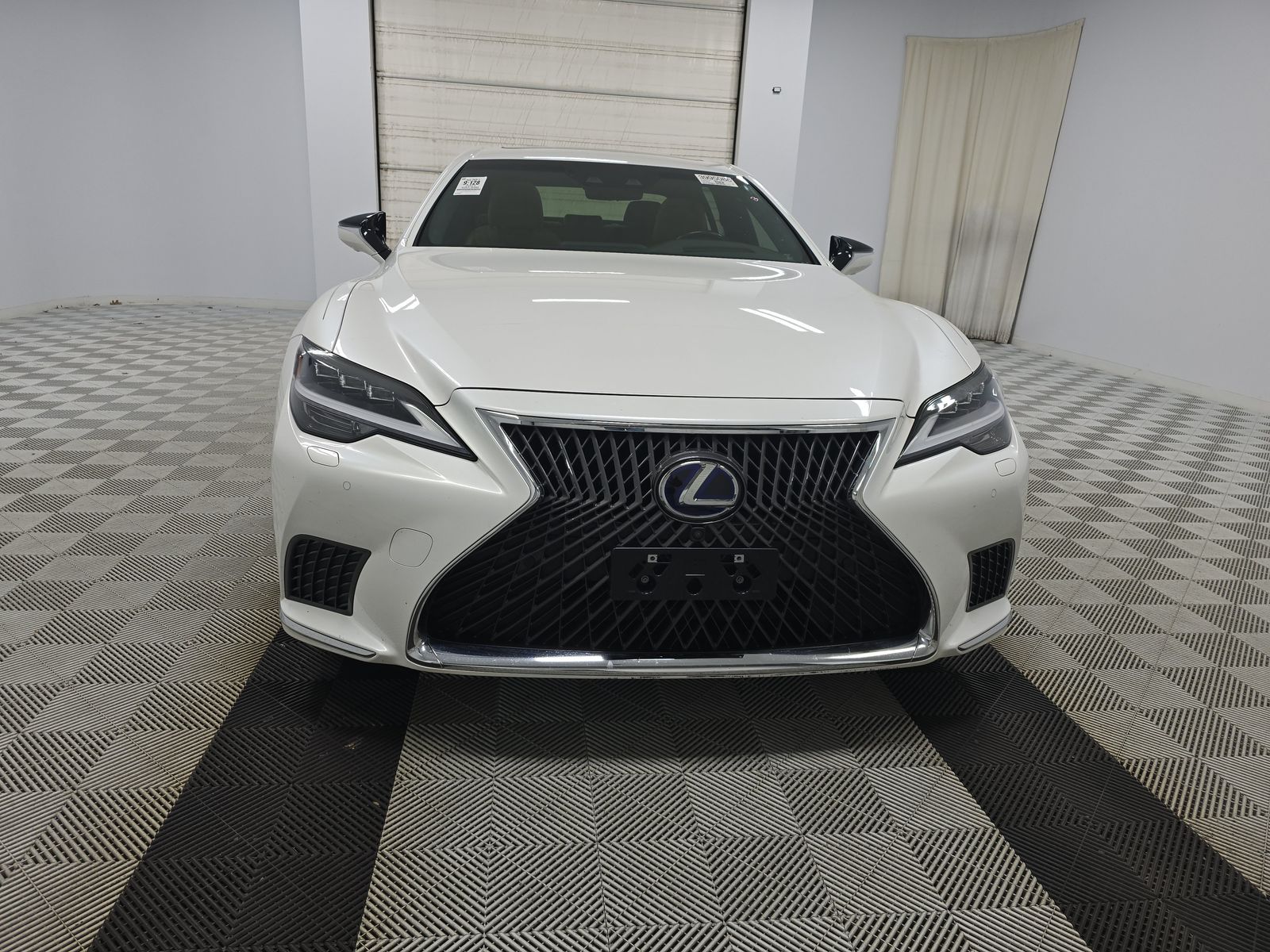 Lexus LS 500 h 2021 — photo 2