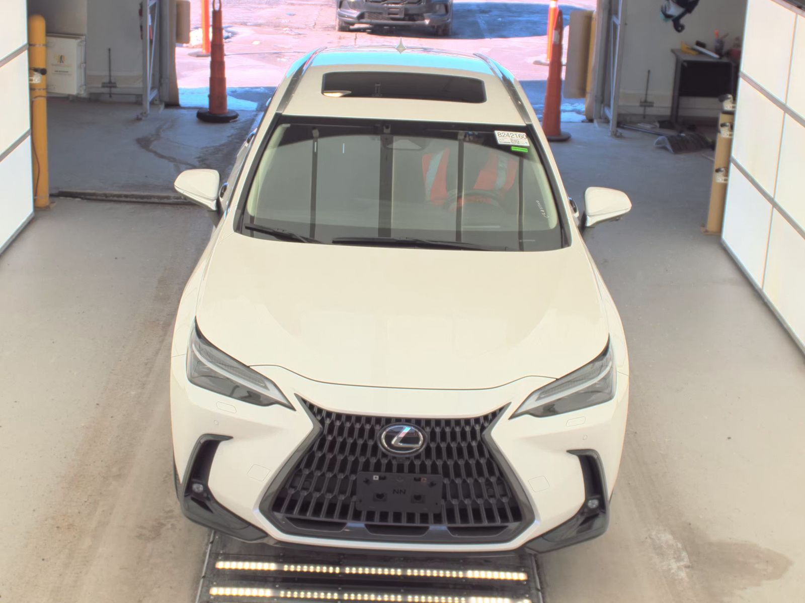 Lexus NX 450 2022 — photo 2