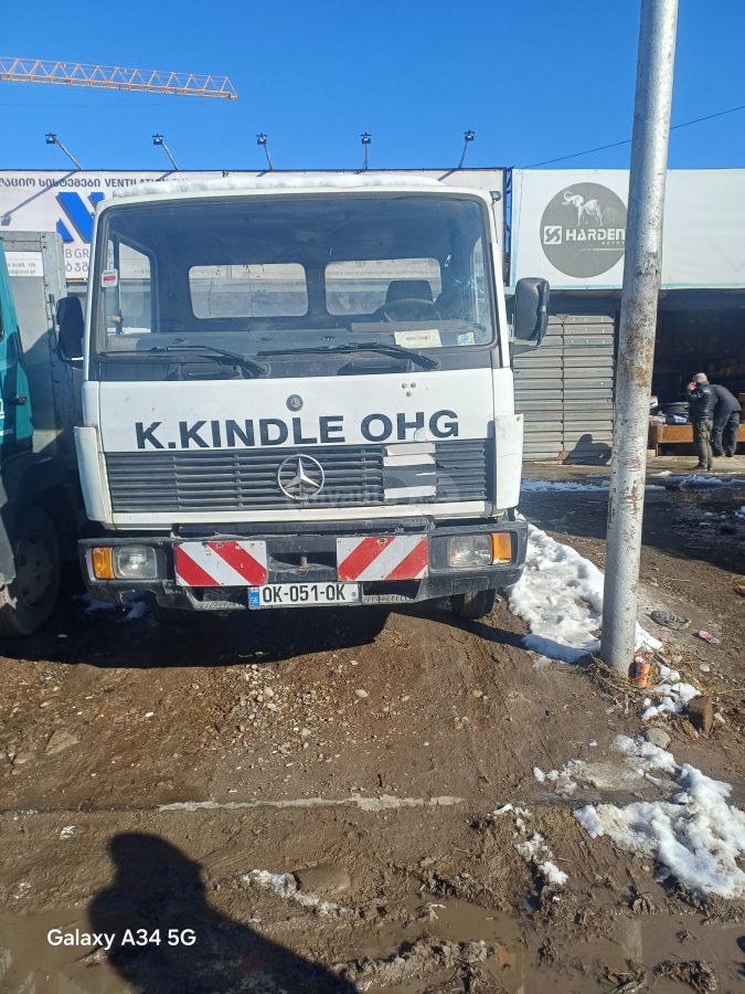Mercedes-Benz 811 1996 — photo 2