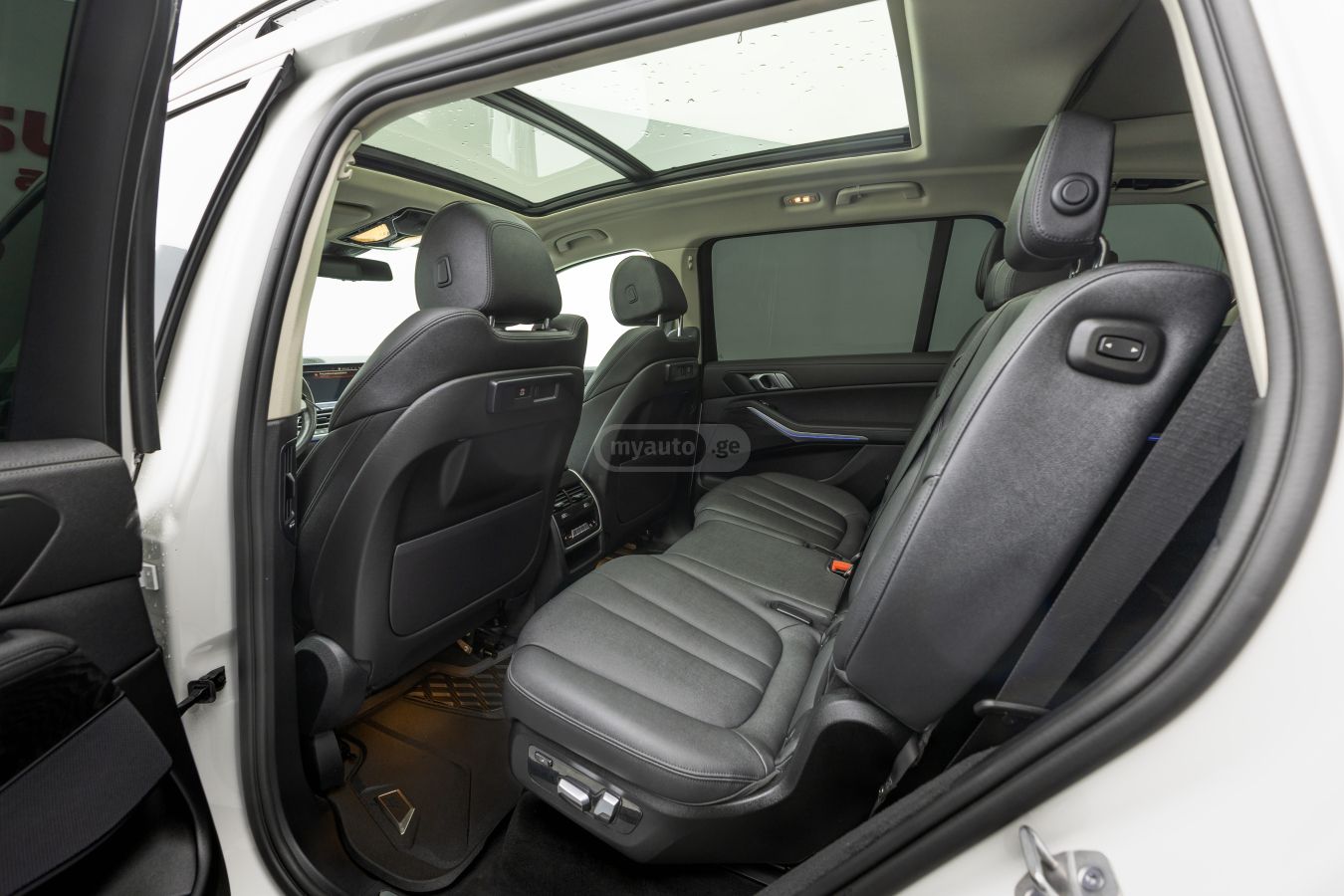 BMW X7 2021 — photo 2