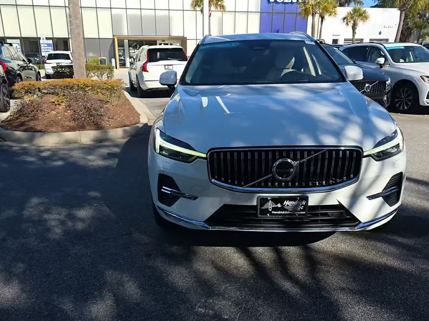Volvo XC 60 2023 — photo 2