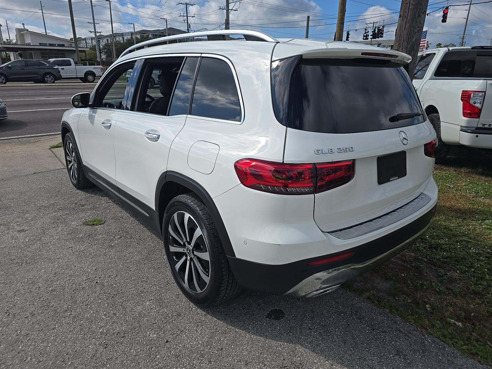 Mercedes-Benz GLB 250 2021 — photo 2