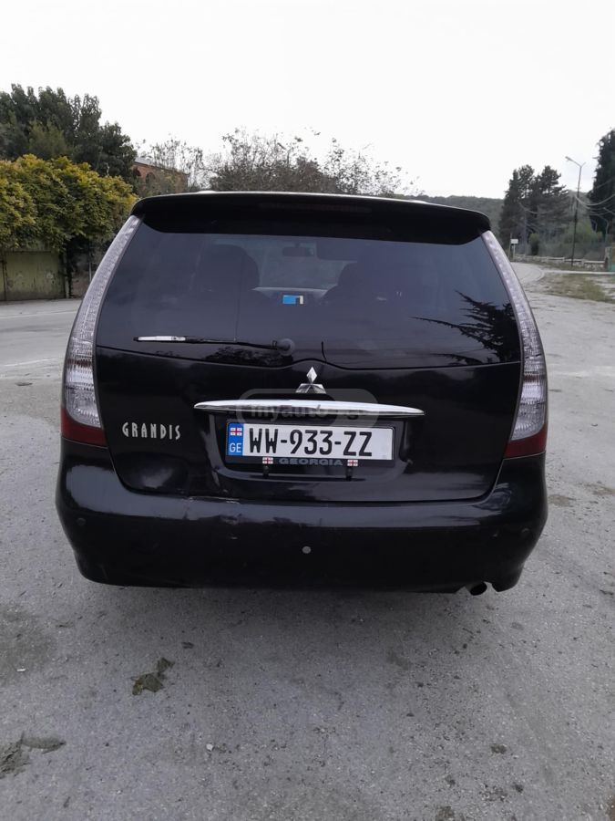 Mitsubishi Grandis 2004 — photo 2