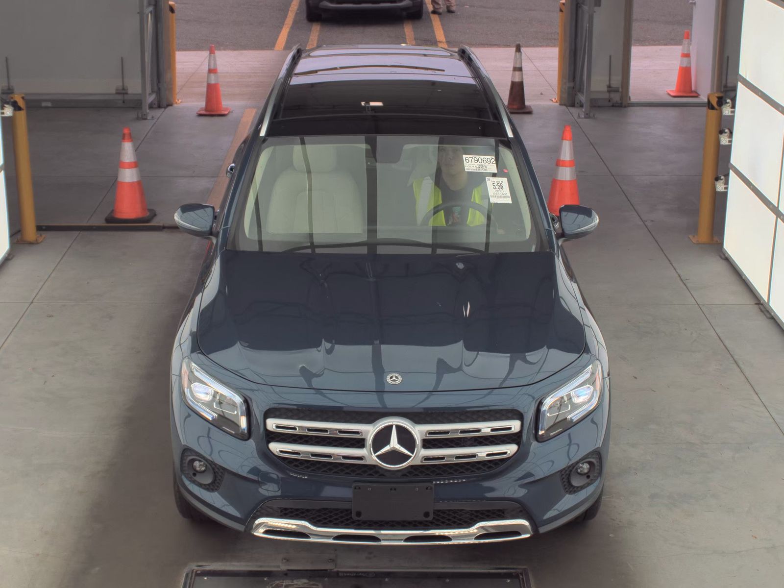 Mercedes-Benz GLB 250 2020 — photo 2