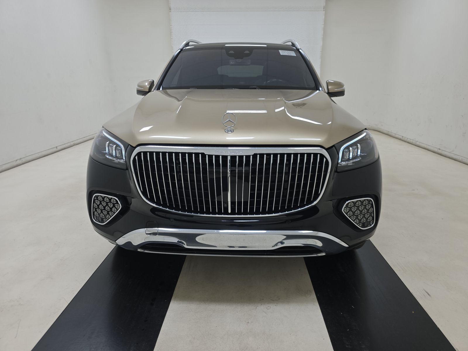 Mercedes-Benz GLS 600 2024 — photo 2