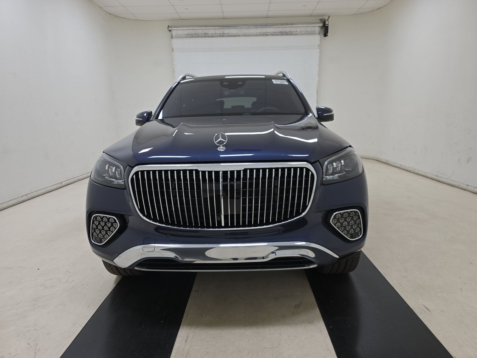 Mercedes-Benz GLS 600 2024 — photo 2