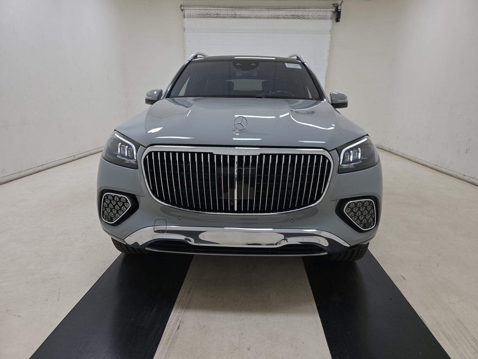 Mercedes-Benz GLS 600 2024 — photo 2
