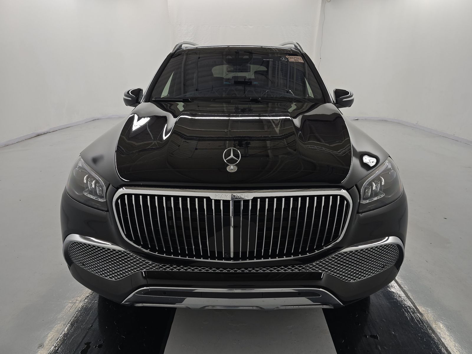 Mercedes-Benz GLS 600 2023 — photo 2