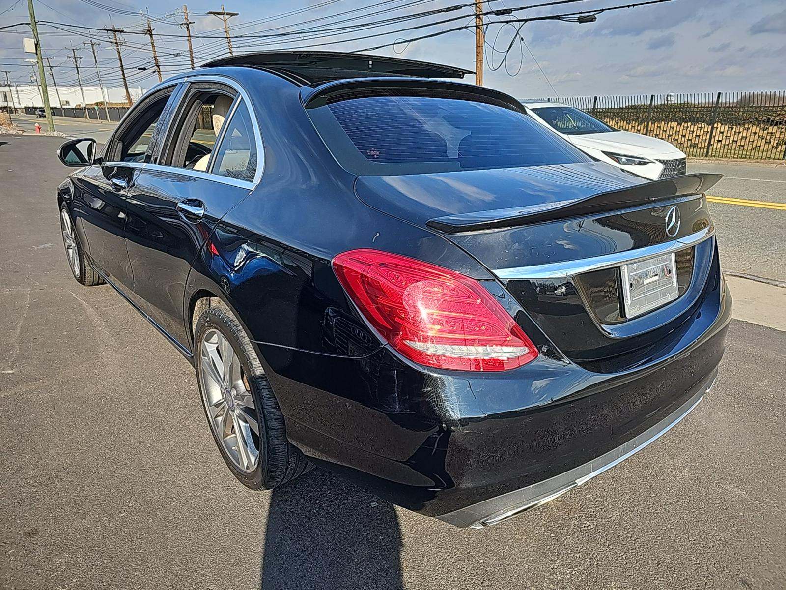 Mercedes-Benz C 300 2015 — photo 2