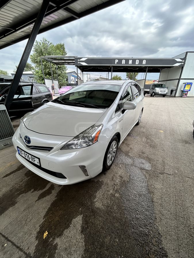 Toyota Prius V