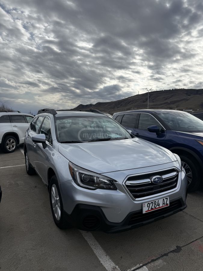 Subaru Outback 2018 — photo 2