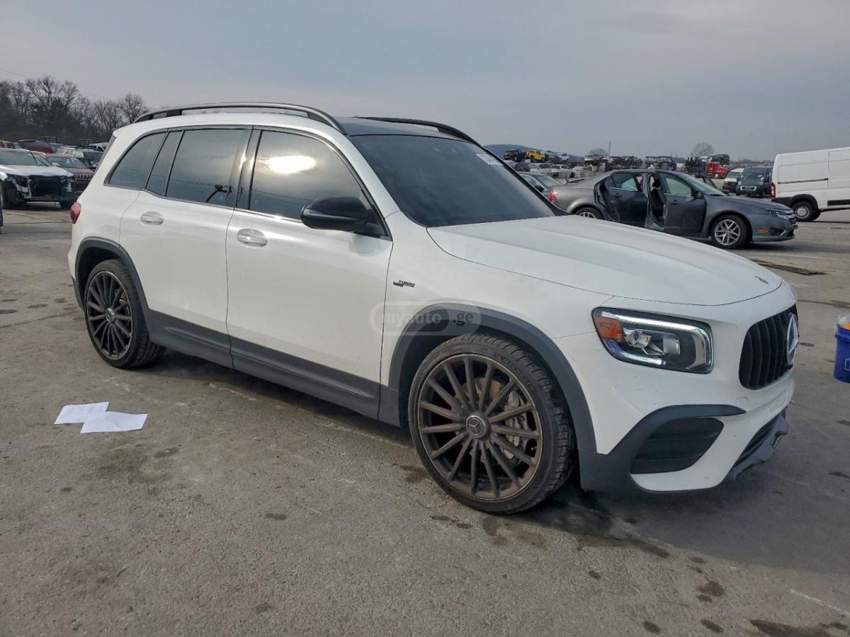 Mercedes-Benz GLB 35 AMG 2023 — photo 2