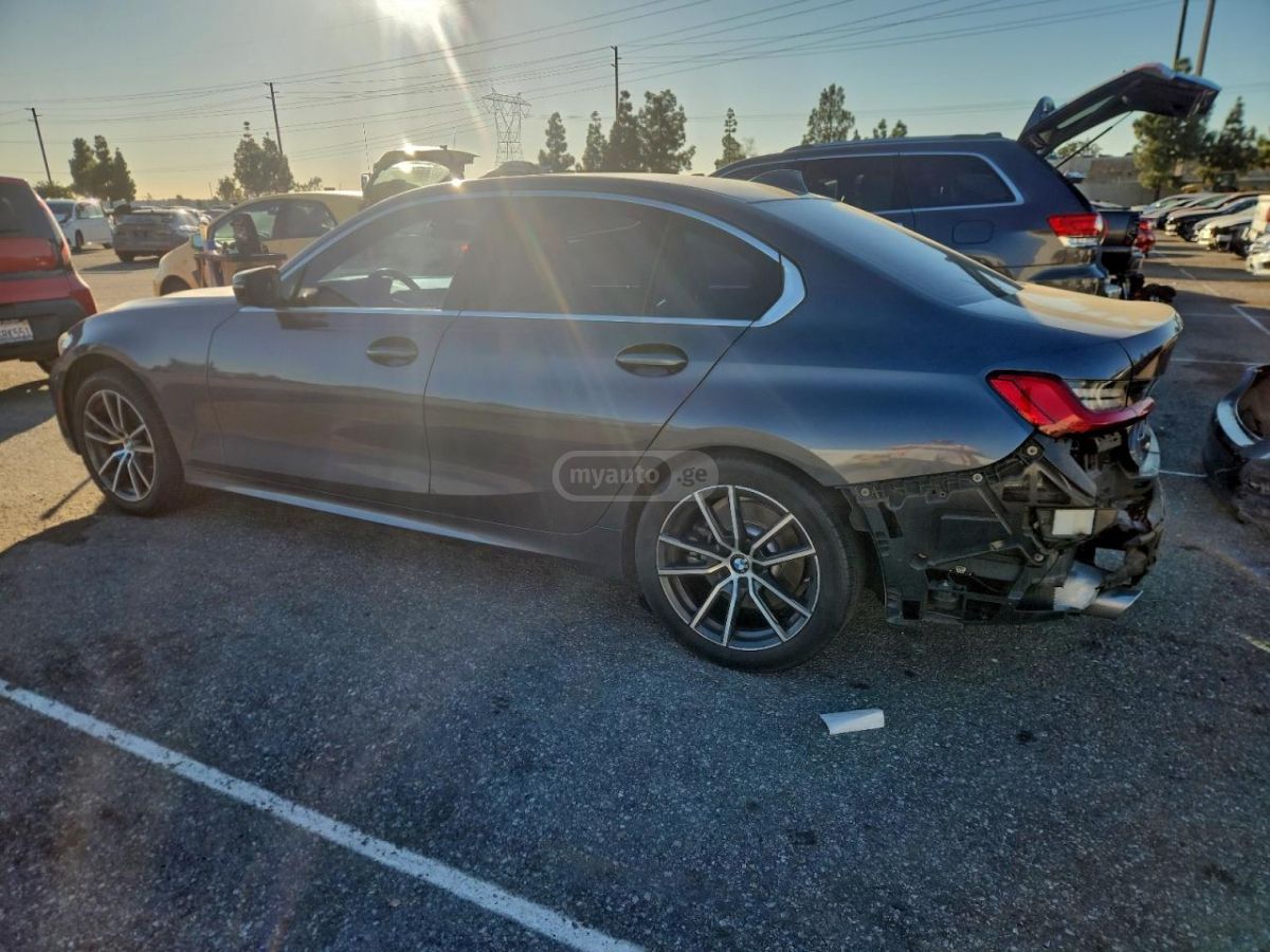 BMW 330 2019 — photo 2