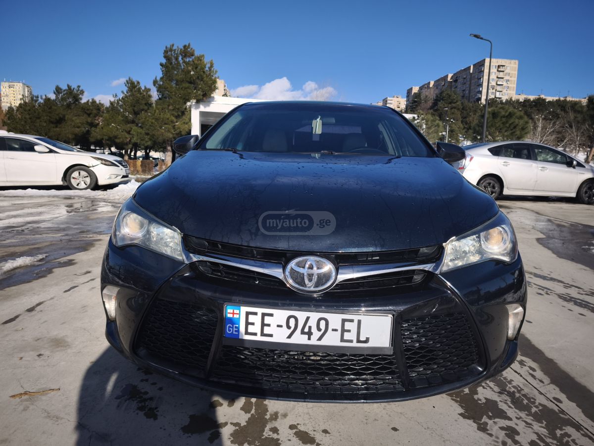 Toyota Camry 2015 — photo 2