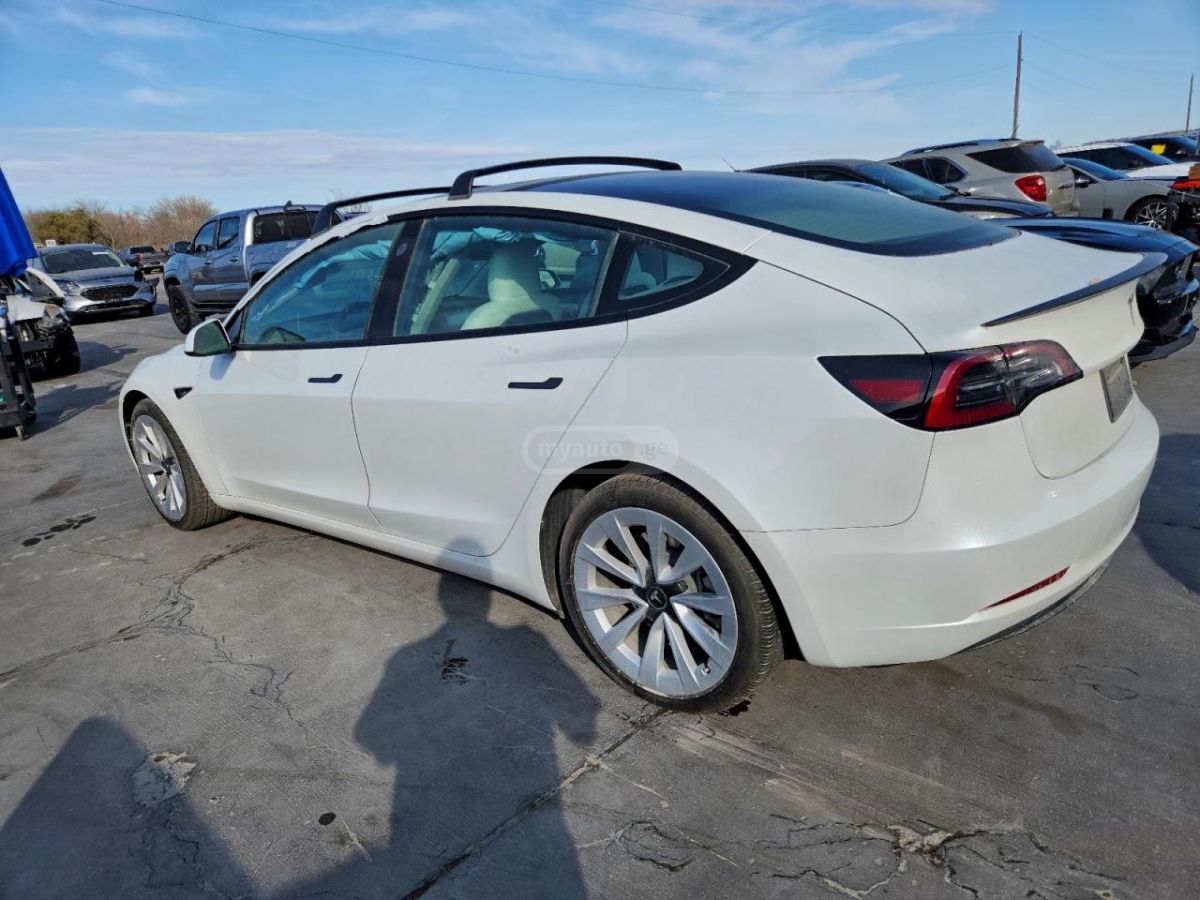 Tesla Model 3 2023 — photo 2