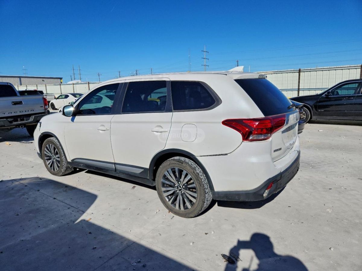 Mitsubishi Outlander 2019 — photo 2