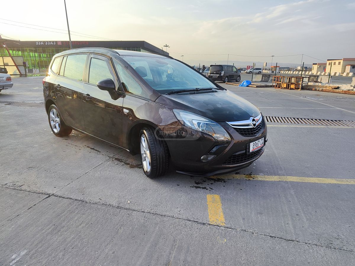 Opel Zafira 2015 — photo 2