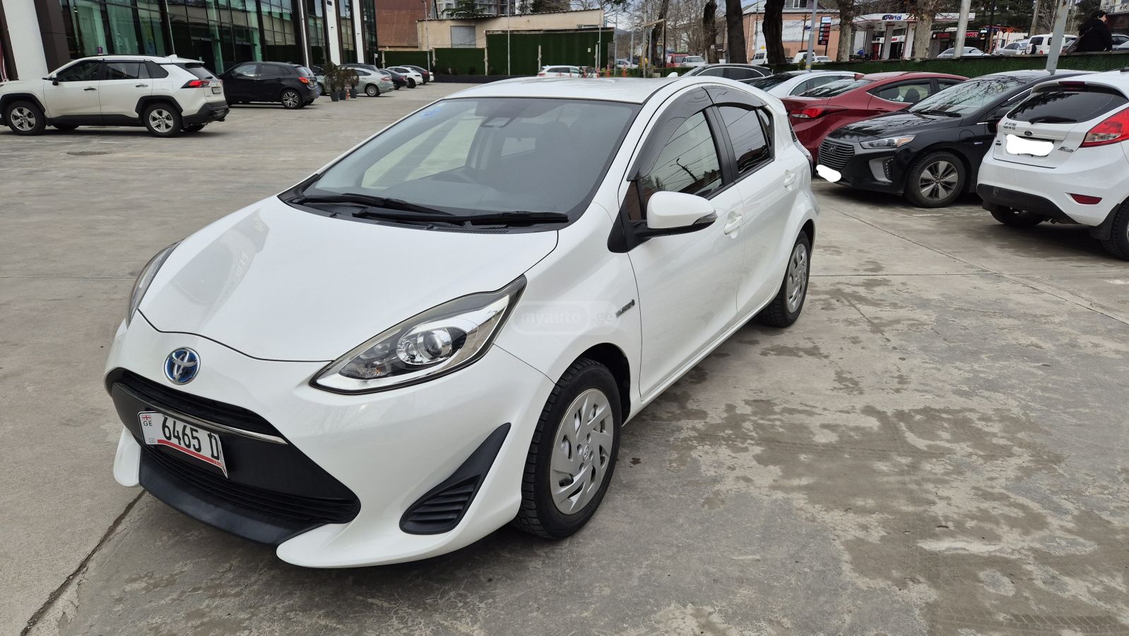 Toyota Aqua 2018 — photo 2